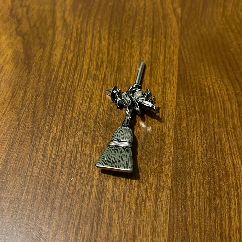Halloween pin